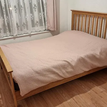 Entire 2 Bedroom House * Bradford (West Yorkshire)